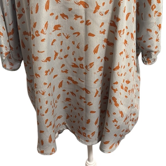 JODIFL sleek metallic oversized top size small - Picture 3 of 8